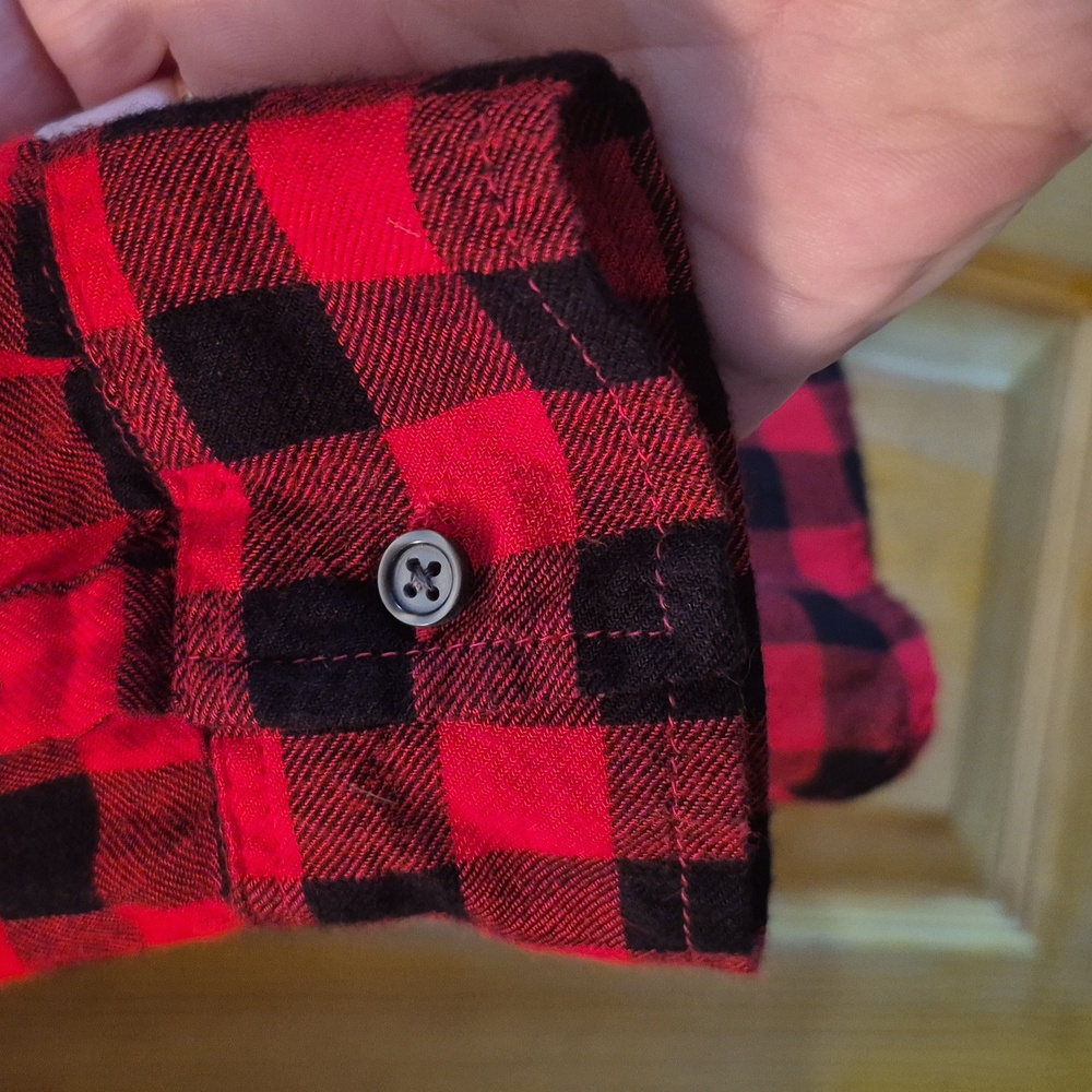 Old Navy Women's Red and Black Plaid Gingham XL Long Sleeve Button Up Shirt - Picture 3 of 9